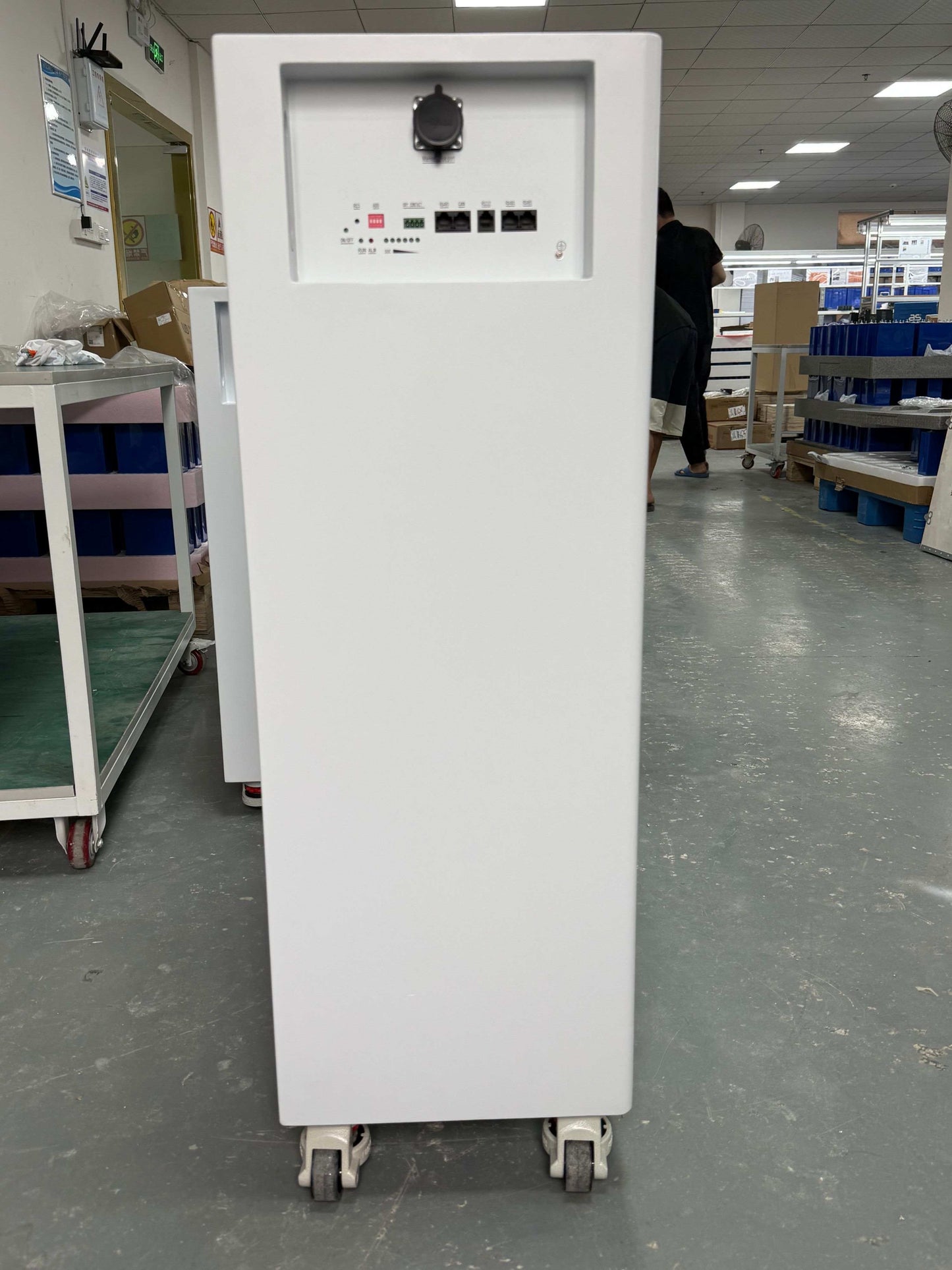 SPower Vertical Standing LiFePO4 Lithium Battery 48V 51.2V 628AH 32KWH JK or PACE BMS Touch Display