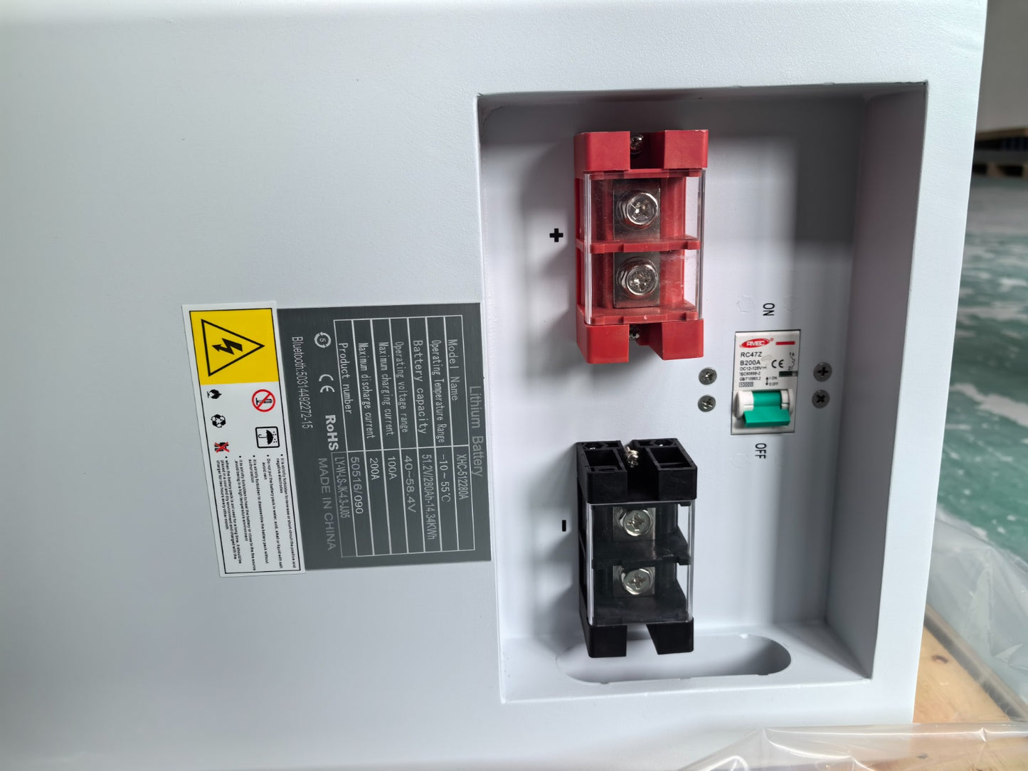 SPower Vertical Standing LiFePO4 Lithium Battery 48V 51.2V 628AH 32KWH JK or PACE BMS Touch Display