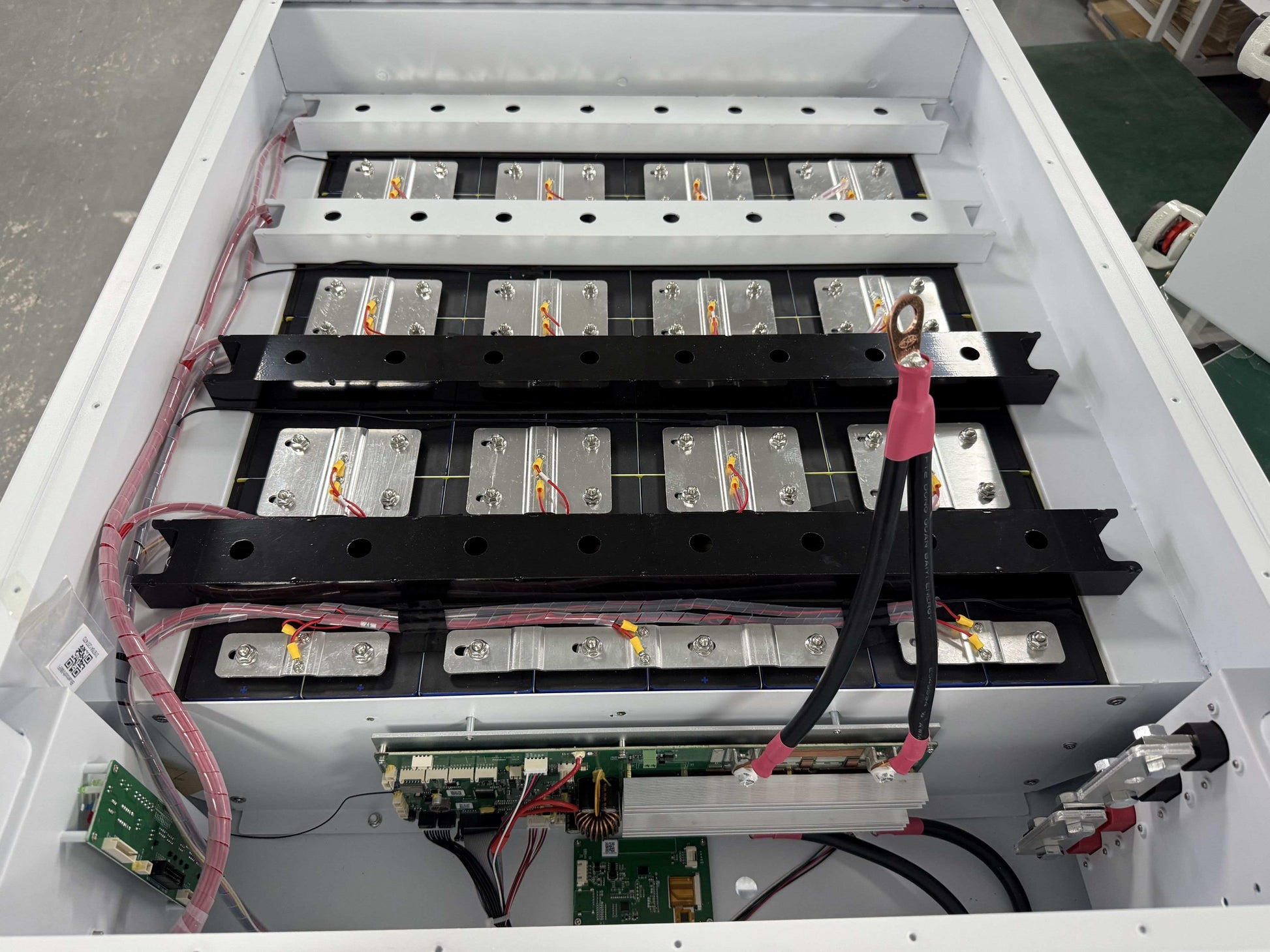 (Copy) SPower Vertical Standing LiFePO4 Lithium Battery 48V 51.2V 628AH 32KWH PACE BMS Touch Display