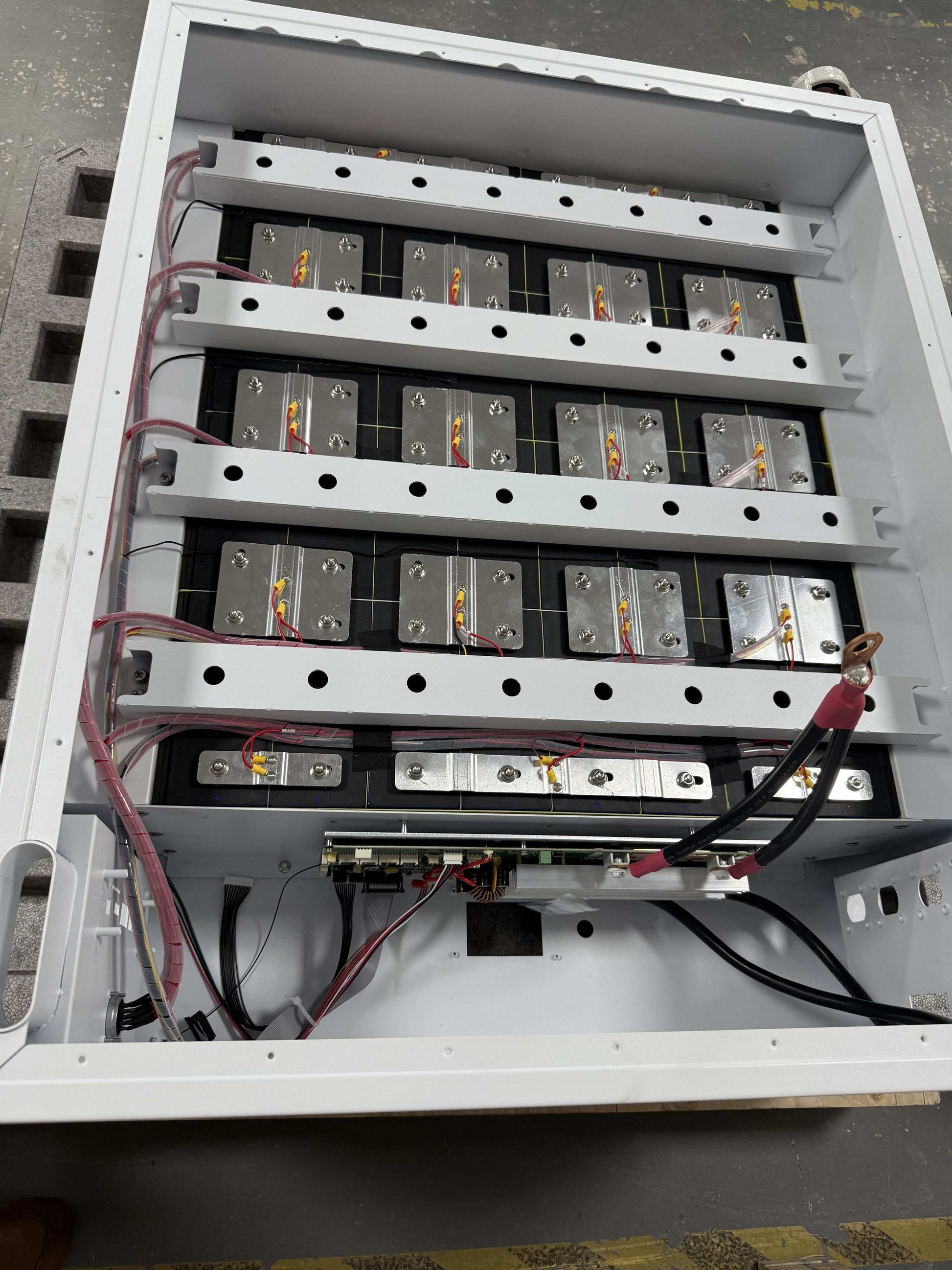 (Copy) SPower Vertical Standing LiFePO4 Lithium Battery 48V 51.2V 628AH 32KWH PACE BMS Touch Display